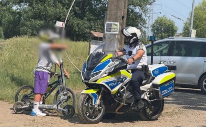Poliţiştii timişoreni, cu ochii pe trotinetişti, mopedişti şi biciclişti. Foto