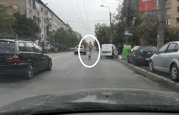 Timișoara s-a umplut de trotinetiști kamikaze: circulă cu viteză, haotic și cu căști în urechi, fiind o adevărată pacoste pentru șoferi