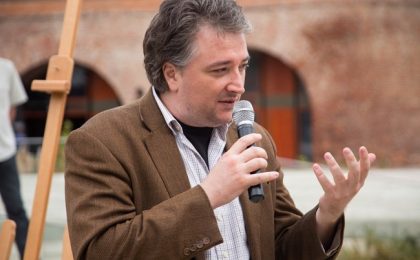 Tudor Crețu lansează volumul „ma-ma”
