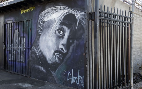 Poliţia din Nevada a făcut percheziţii în dosarul legat de uciderea lui Tupac Shakur, împușcat mortal în 1996