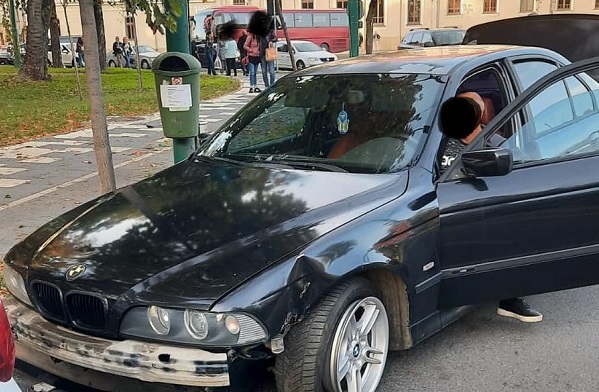 Turare de motoare și derapaje, frânări bruște, cu BMW-ul, pe străzi aglomerate din Timișoara