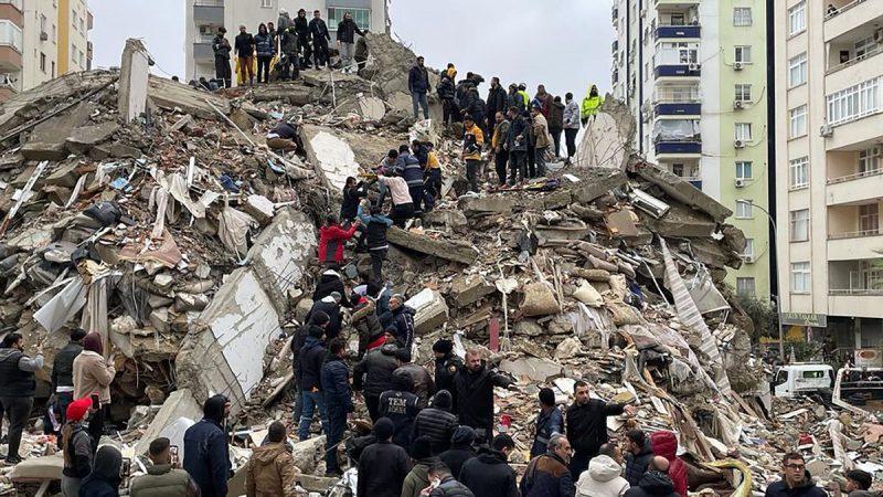Un nou cutremur a avut loc în Turcia: clădiri deja avariate s-au prăbușit
