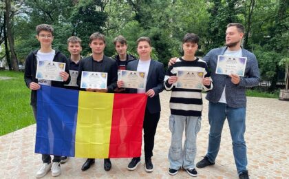Patru elevi din Timiș, medaliați cu aur la Sofia, vor reprezenta România la Turnirul Internațional al Tinerilor Fizicieni de la Budapesta
