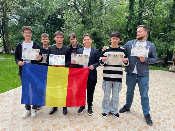 Patru elevi din Timiș, medaliați cu aur la Sofia, vor reprezenta România la Turnirul Internațional al Tinerilor Fizicieni de la Budapesta