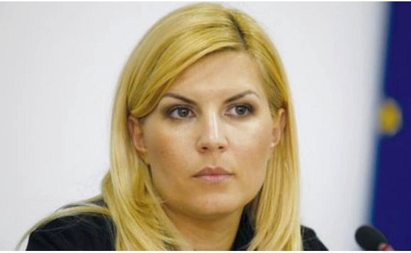 Elena Udrea, dusă de urgență la spital. Fostului ministru i s-a făcut rău în penitenciar