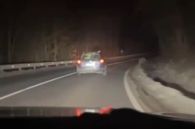 Minor de 12 ani, urmărit în trafic la volanul unui autoturism furat (video)