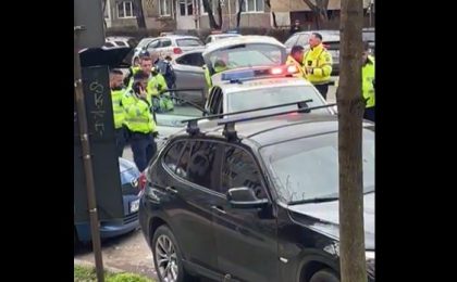 Șofer urmărit de poliție la Timișoara. Mai multe mașini parcate au fost avariate