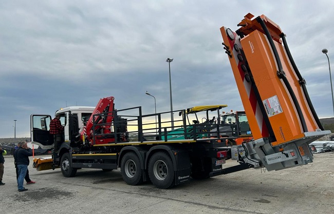 Intervenții mai rapide pe autostrada A1: două utilaje noi la DRDP Timișoara
