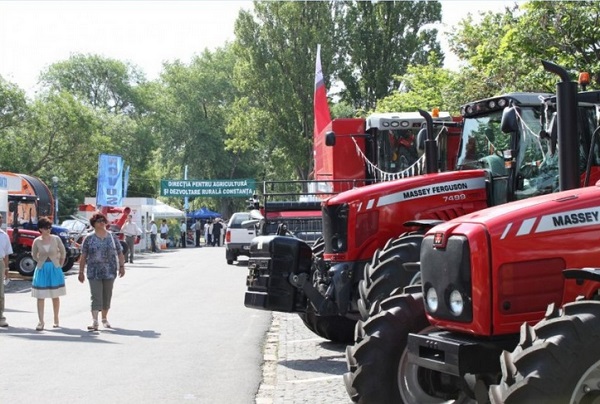 Fermierii din Nădlac anunță proteste. Zeci de utilaje se vor deplasa cu viteză redusă, îngreunînd accesul la Punctul de Trecere a Frontierei Nădlac 2