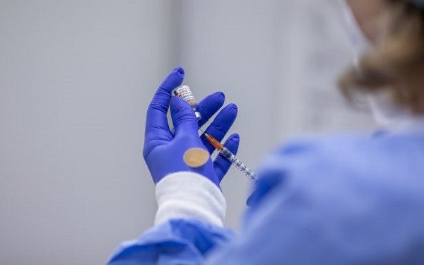 Un bărbat din vestul țării a cerut 15 milioane de euro de la Organizația Mondială a Sănătății, considerând că starea sa de sănătate s-a deteriorat după vaccinare