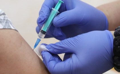 Vaccinarea cu doza trei începe de săptămăna viitoare: imunizarea se face exclusiv cu Pfizer şi Moderna, vaccinaţii cu J&J nu au nevoie de rapel