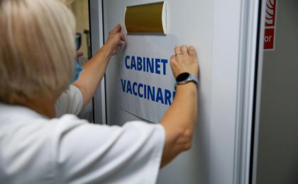 Statul a eșuat, însă medicii de familie ar putea plăti din buzunar dacă un sfert dintre vaccinurile COVID care ajung în cabinetele lor rămân nefolosite sau expiră