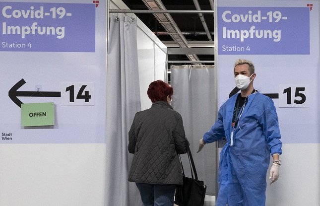 Vaccinarea anti-COVID a devenit obligatorie în Austria şi se va încheia în ianuarie 2024