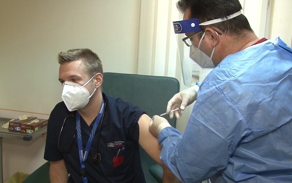 A început administrarea celei de-a treia doze de vaccin cadrelor medicale de la Spitalul de Boli Infecțioase Timișoara