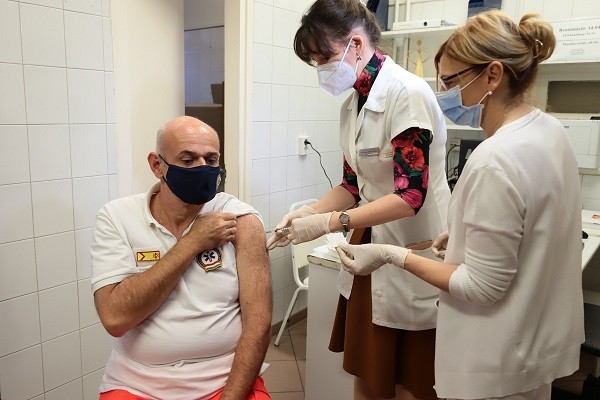 Românii de vestul țării se pot vaccina și în Ungaria