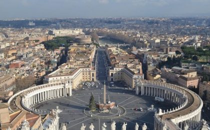 Slujba de înmormântare a papei emerit Benedict al XVI-lea va fi oficiată astăzi la Vatican