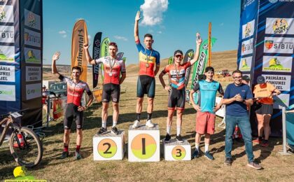 Cicliștii de la Velocitas ţin steagul sus!