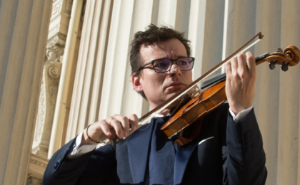 Un cadru didactic al Facultății de Muzică din Timișoara va cânta, pentru următorii cinci ani, cu vioara Stradivarius Elder Voicu 1702