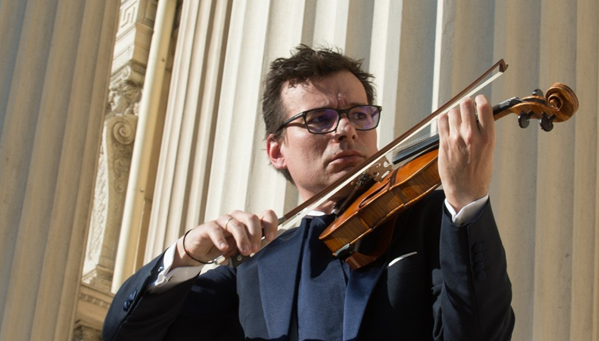 Un cadru didactic al Facultății de Muzică din Timișoara va cânta, pentru următorii cinci ani, cu vioara Stradivarius Elder Voicu 1702
