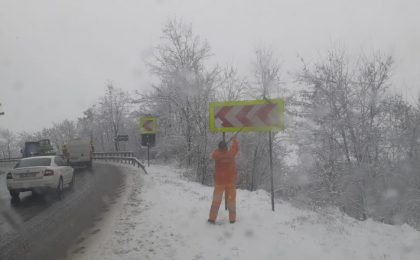 Ninge în mai multe zone din țară, inclusiv în vest. Viscol pe Autostrada A1 Sibiu – Deva