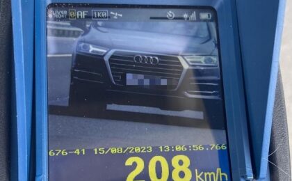 Un șofer din Timiș a rămas fără permis de conducere pentru 120 de zile. A depășit cu 100 km/h viteza legală