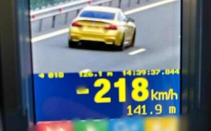Şofer prins în Timiş cu 218 km/h. Patru luni fără permis şi 2.900 de lei amendă