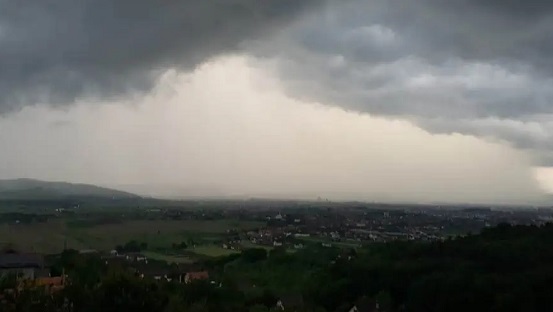 Vremea se schimbă radical în România. Furtuna Patricia aduce fenomene meteo extreme în Europa