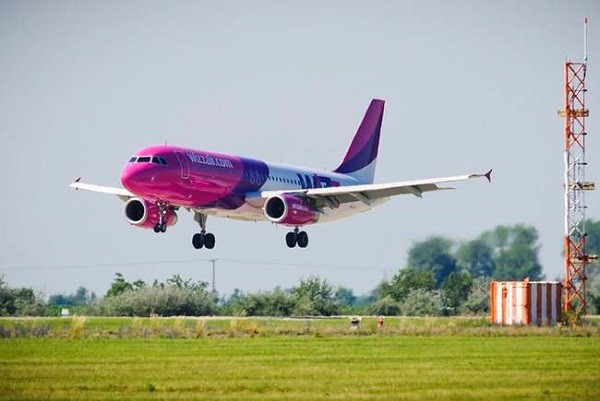 Wizz Air: Pasagerii spre Regatul Unit trebuie să prezinte un paşaport, din octombrie