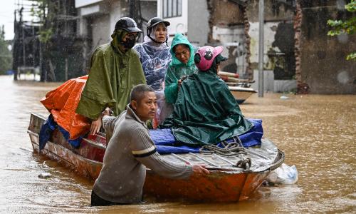 Furtună uriașă în Vietnam. Peste 150 de oameni au murit, străzile capitalei au fost inundate